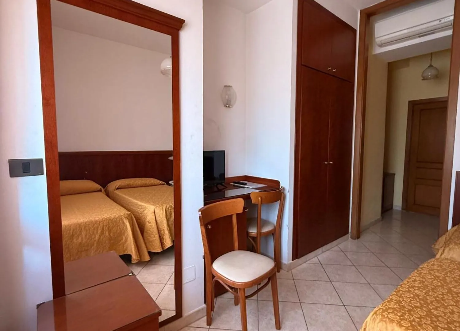 ***  Grifone Hotel Perugia Italy
