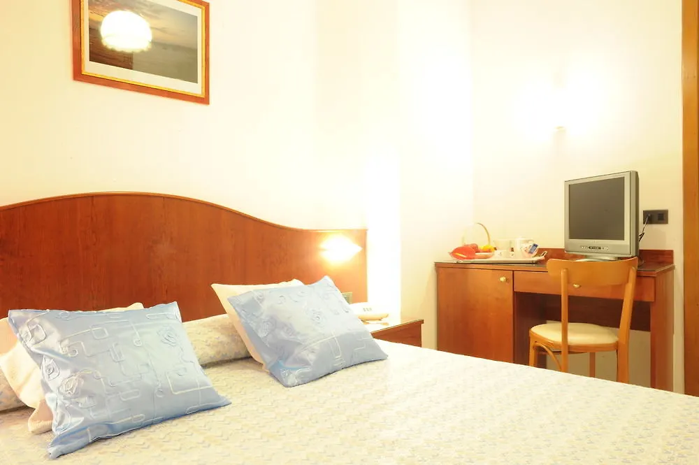 Grifone Hotel Perugia 3*,